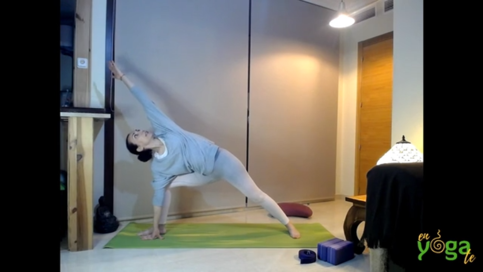 Serie de yoga centrada en las piernas