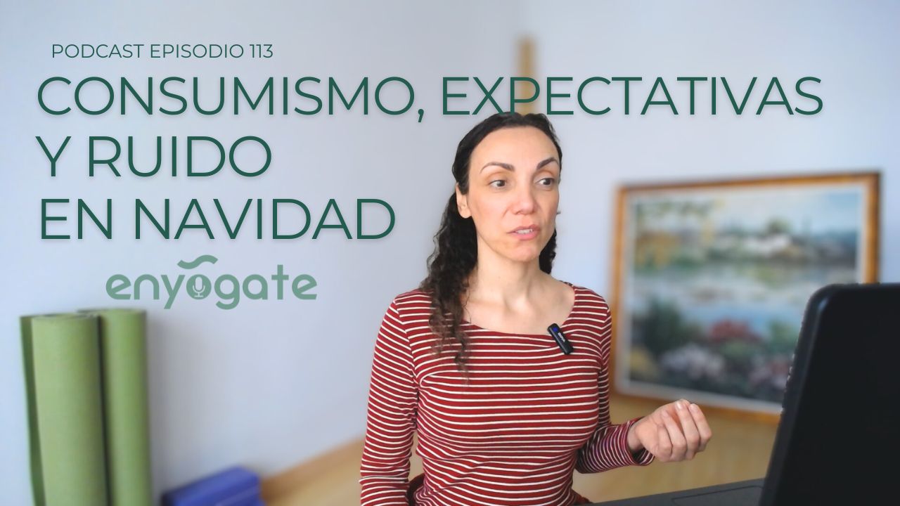 Consumismo, expectativas y ruido en Navidad: cómo sostenerte con yoga